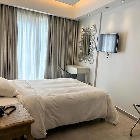 Отель Comfy Boutique