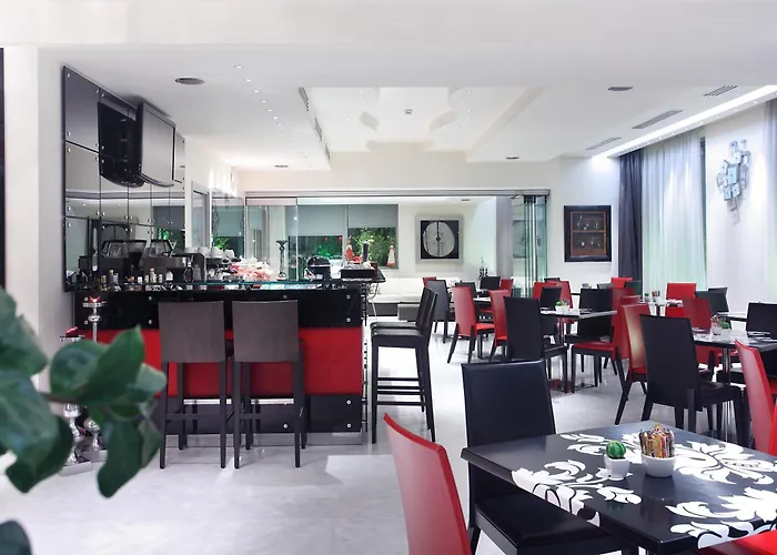 Отель Comfy Boutique 3*