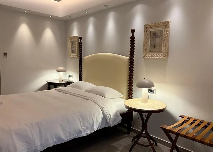 Отель Comfy Boutique 3*