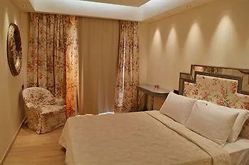 Отель Comfy Boutique